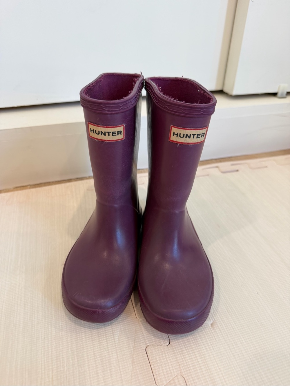 Hunter Kids Plum Rubber Rain Boots- size UK 9/ US 10